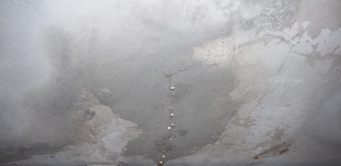 工場の定期的な雨漏り防水工事はなぜ重要？
