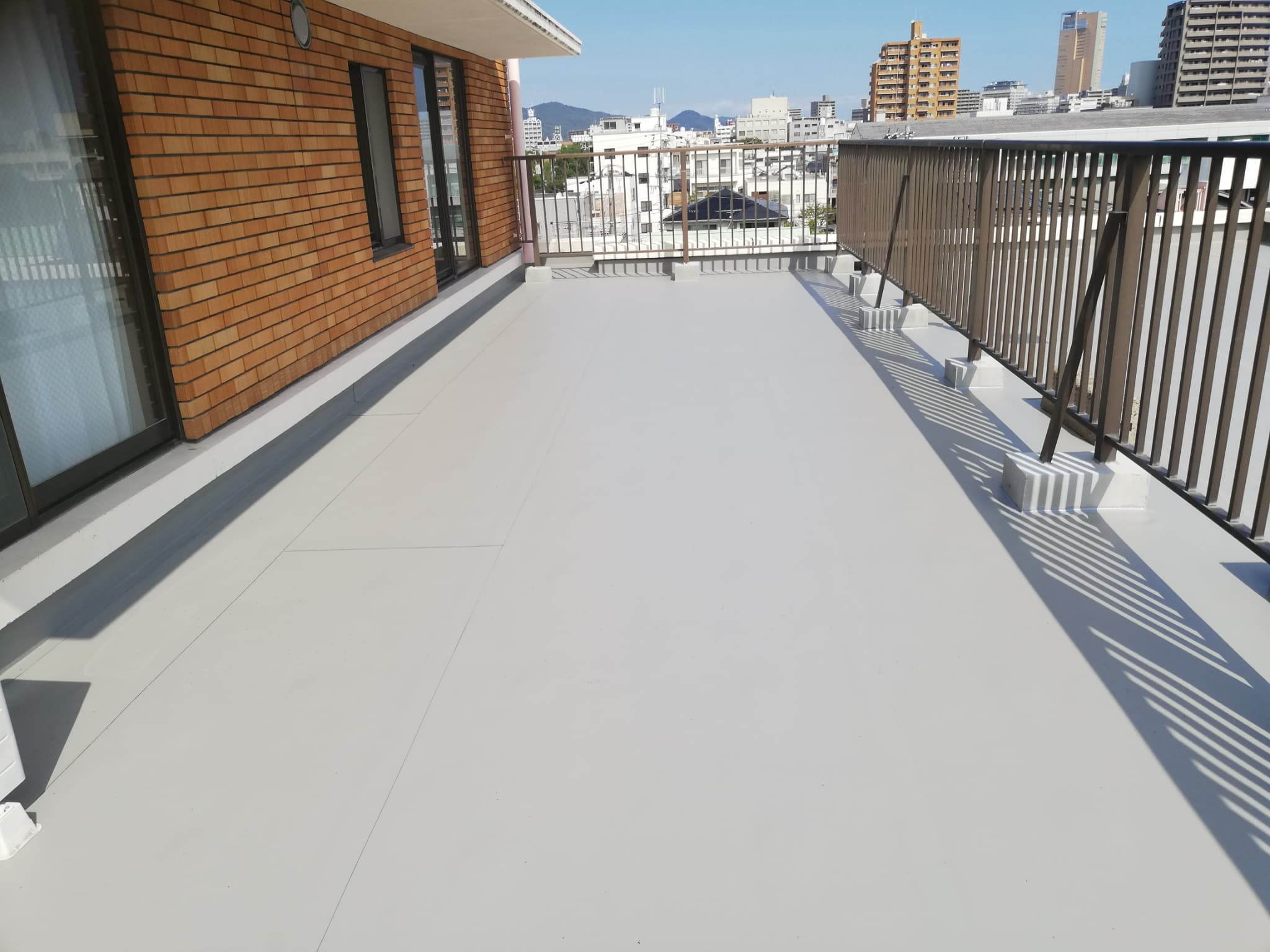 福岡市の防水工事｜春の施工で梅雨前に雨漏り対策を完了させるメリット