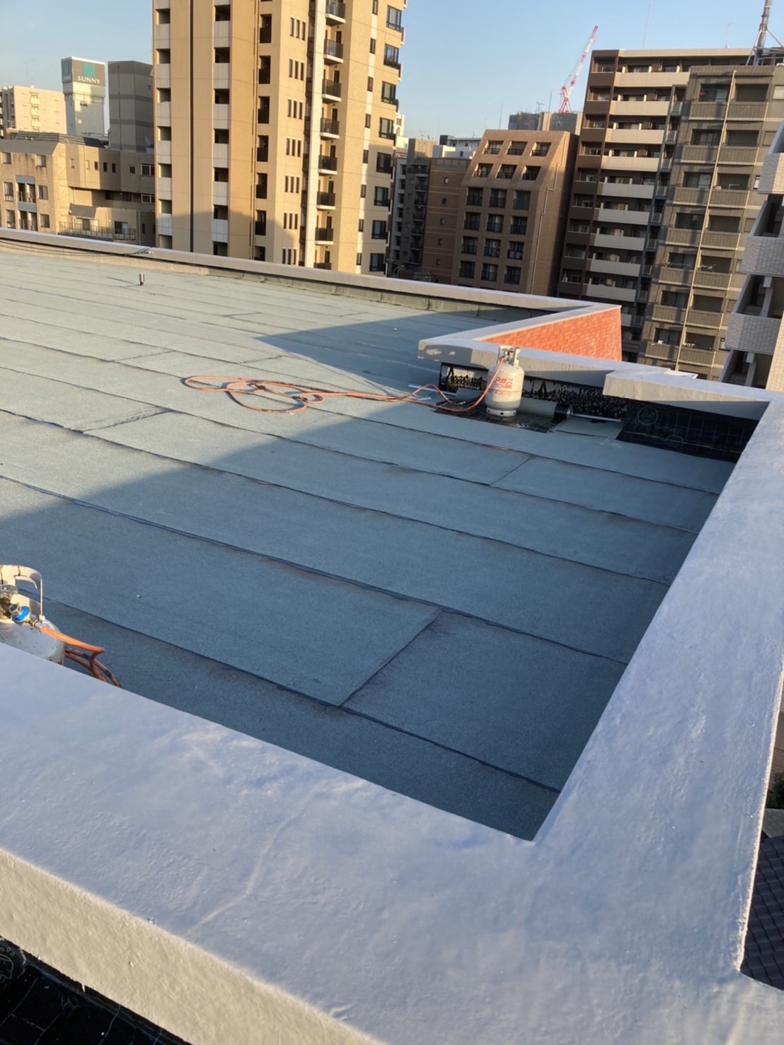 マンションの大規模修繕で行われる屋上防水工事4種類をご紹介！